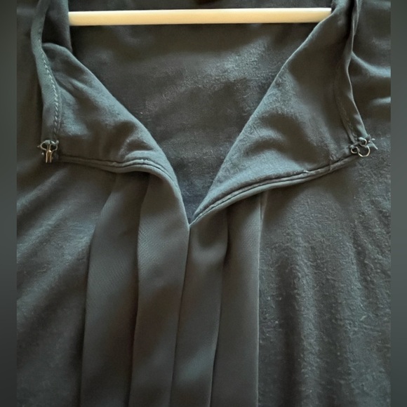 Banana Republic Blue Pleated Sleeveless Blouse - Picture 4 of 4